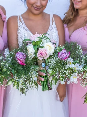 Ramo de novia en tonos blancos, rosas y malvas