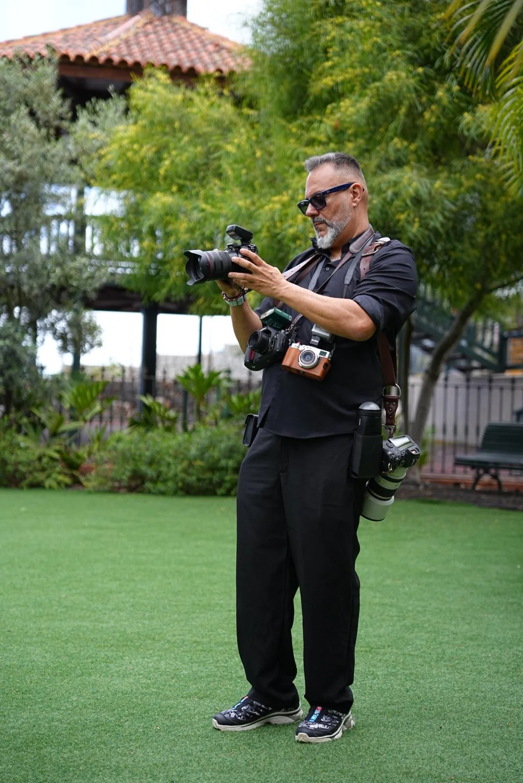 Rubén trabajando como fotógrafo de bodas
